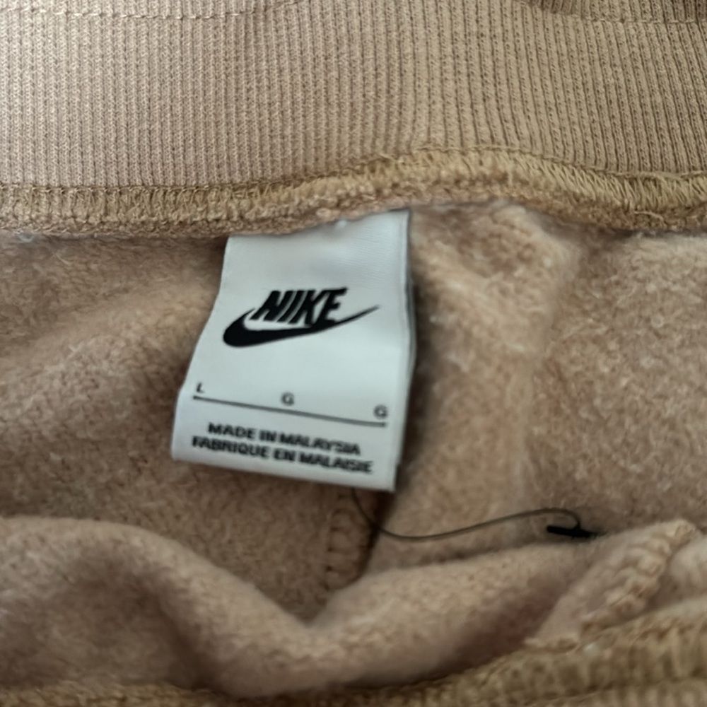 Nike Shorts - Picture 2 of 3